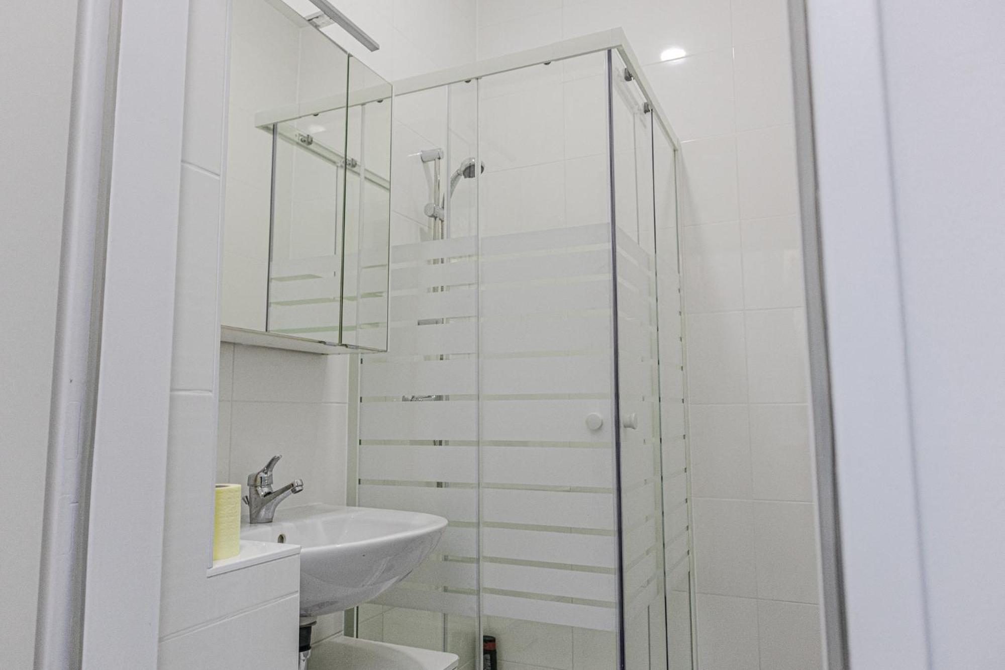 Affordable 5-Br Shared Apartment / Enkplatz U3 Getaway Wien Eksteriør bilde