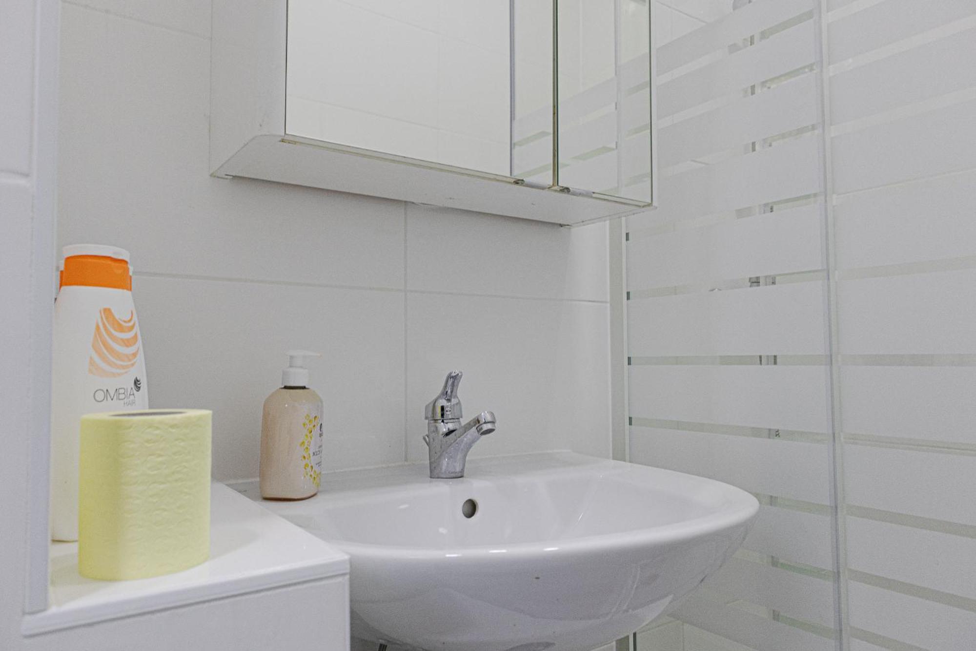 Affordable 5-Br Shared Apartment / Enkplatz U3 Getaway Wien Eksteriør bilde